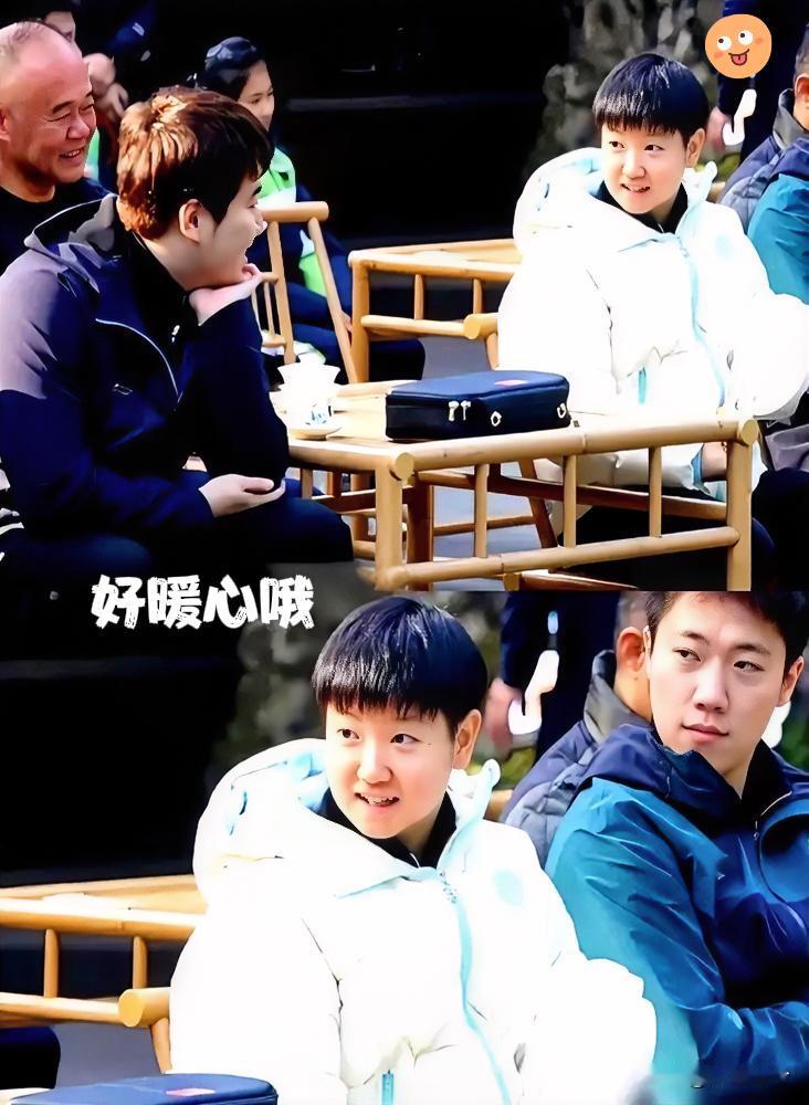 甜到心巴！梁靖崑喊孙颖莎“莎宝”太好磕成都公园互动现场梁靖崑凑近孙