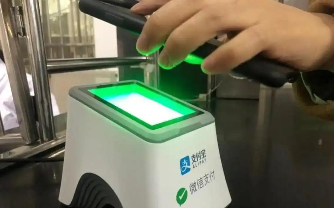 你能想到，被中国人当成日常的扫码支付在欧美发达国家不仅不流行，甚至被很多人视为落