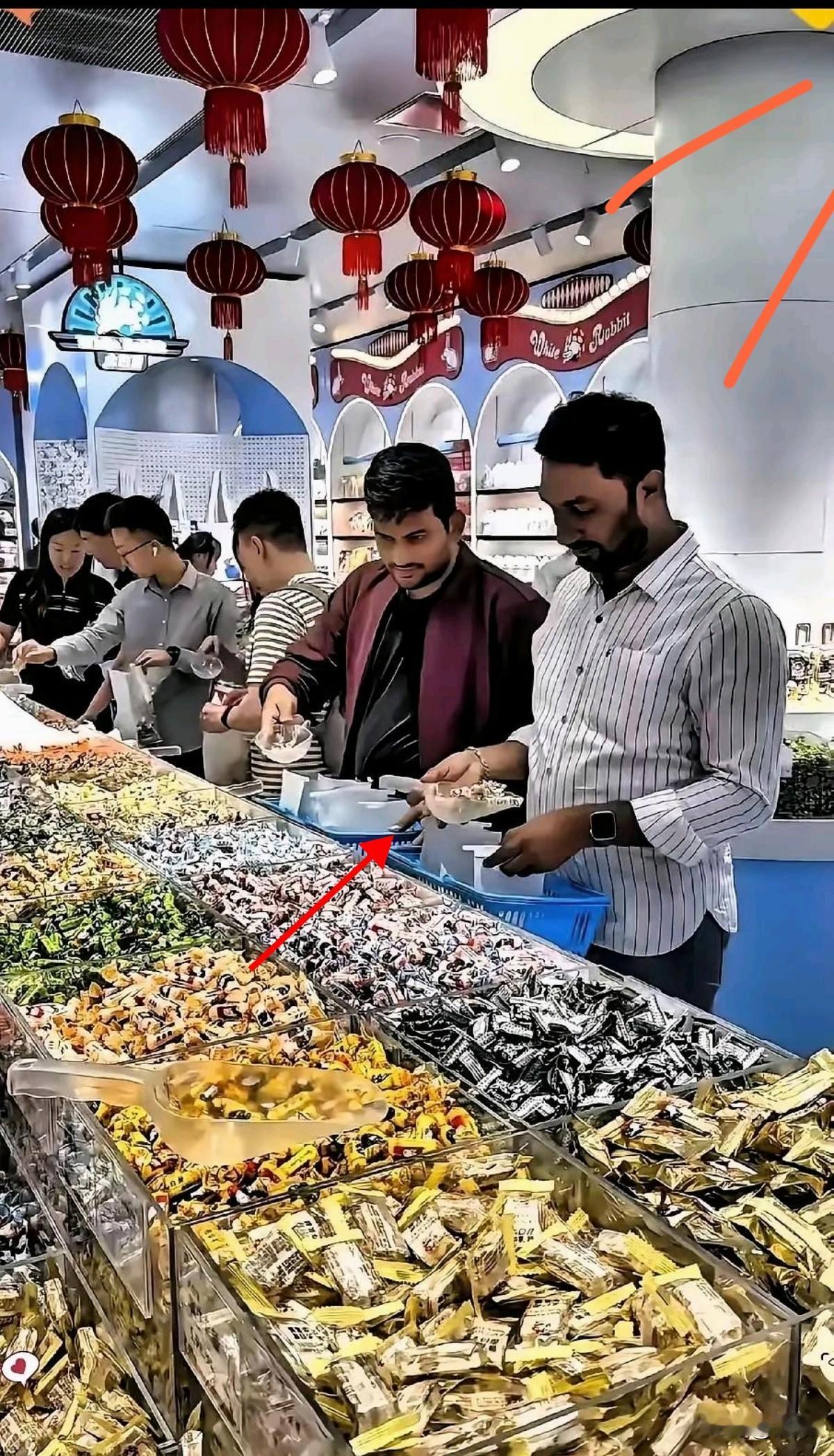 义乌“组团偷衣”还没凉，深圳超市又曝印度游客偷大米购物车塞4袋大米，付款时只扫