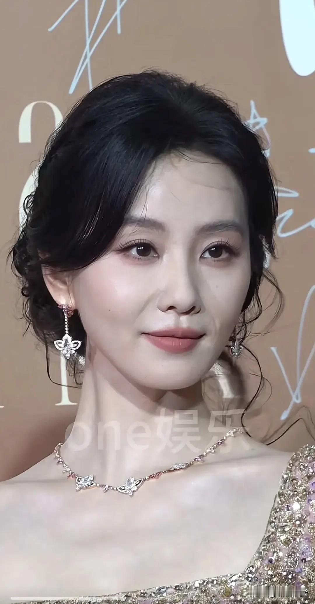 吴奇隆刘诗诗，冲上热搜！6月26日，54岁的吴奇隆，冲上热搜，这一次，不是被