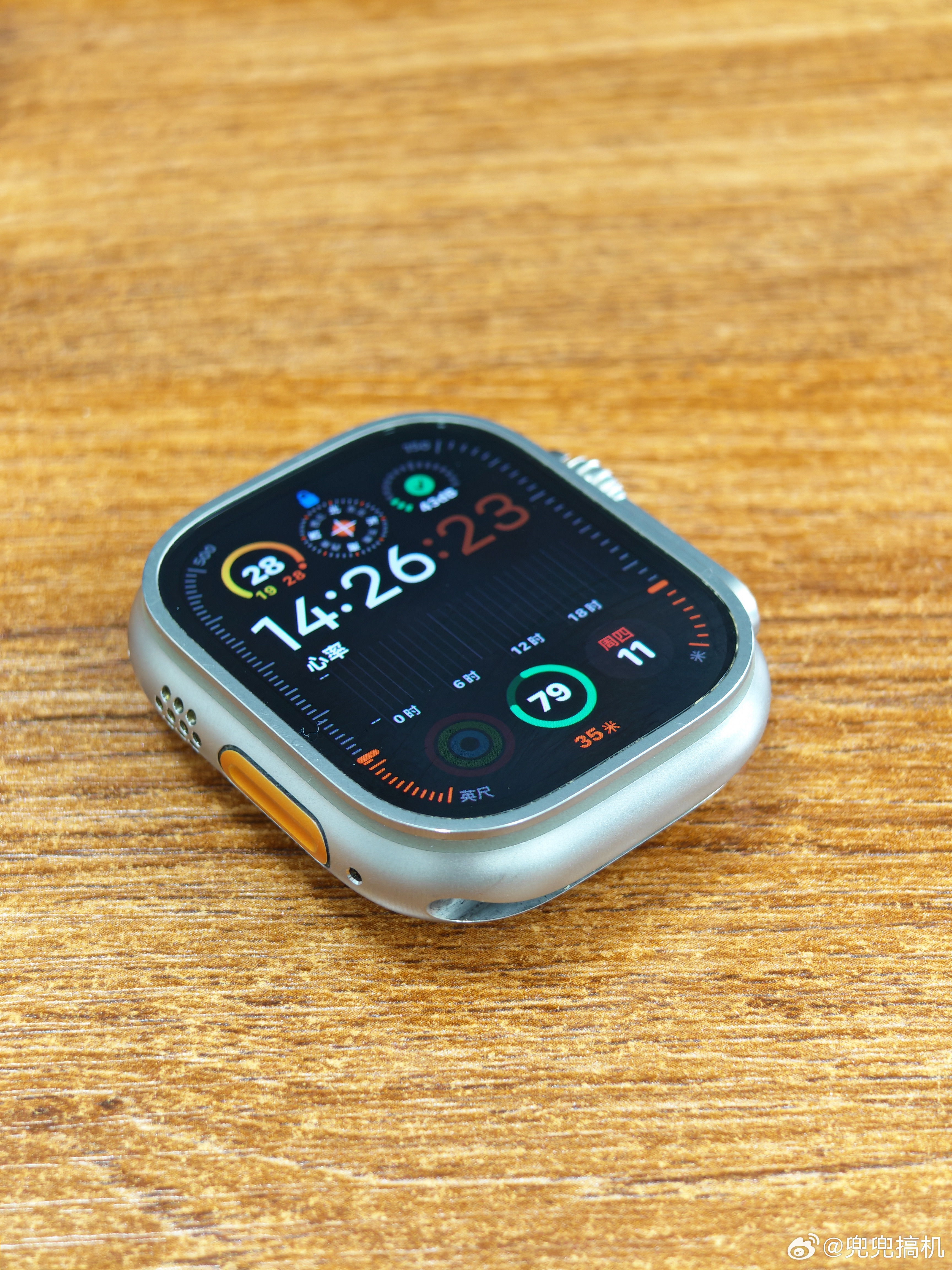 现在智能穿戴产品到了瓶颈期了，AppleWatch新款也没玩出什么花来。增加