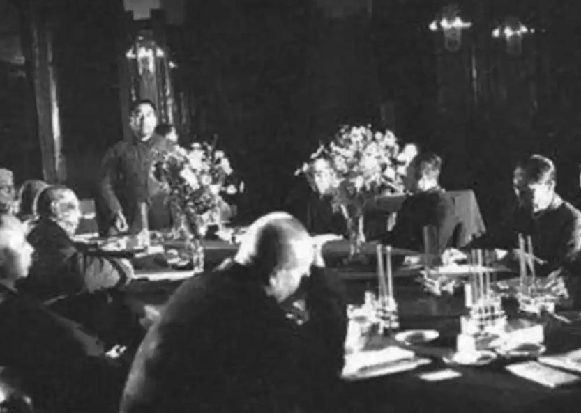 1946年，国共谈判期间，我方一名机要秘书突然失踪，三天后出现在南京的国民党招待