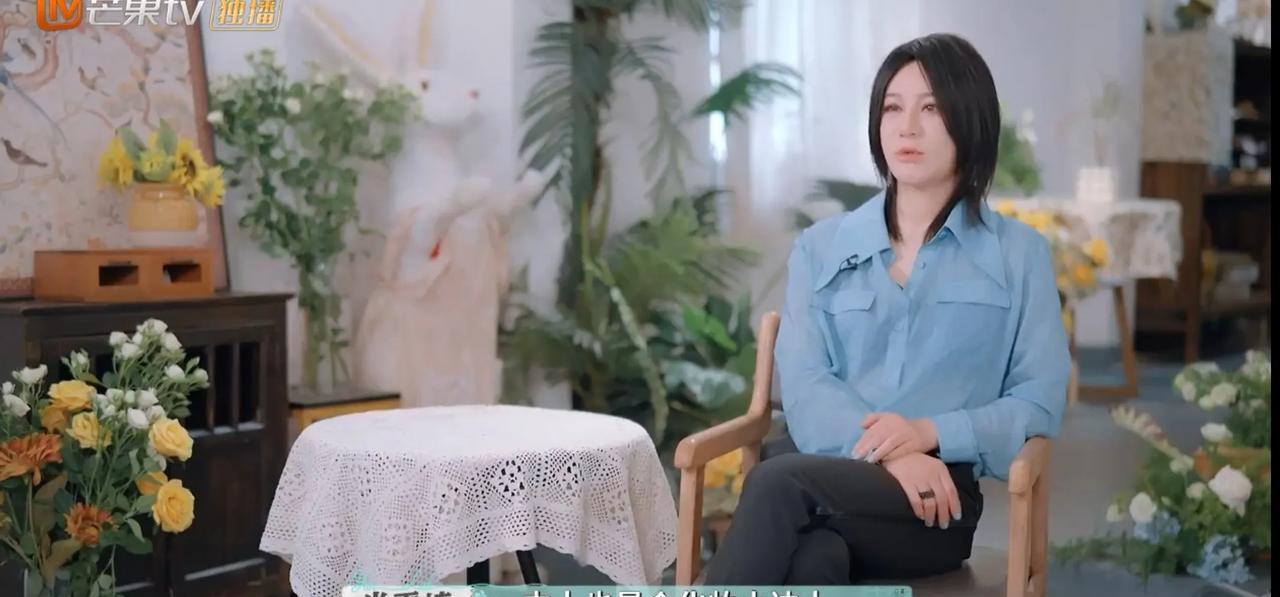尚雯婕帮朋友化新娘妆，朋友转头就擦掉。尚雯婕脸色一下子就不好了。尚雯婕这