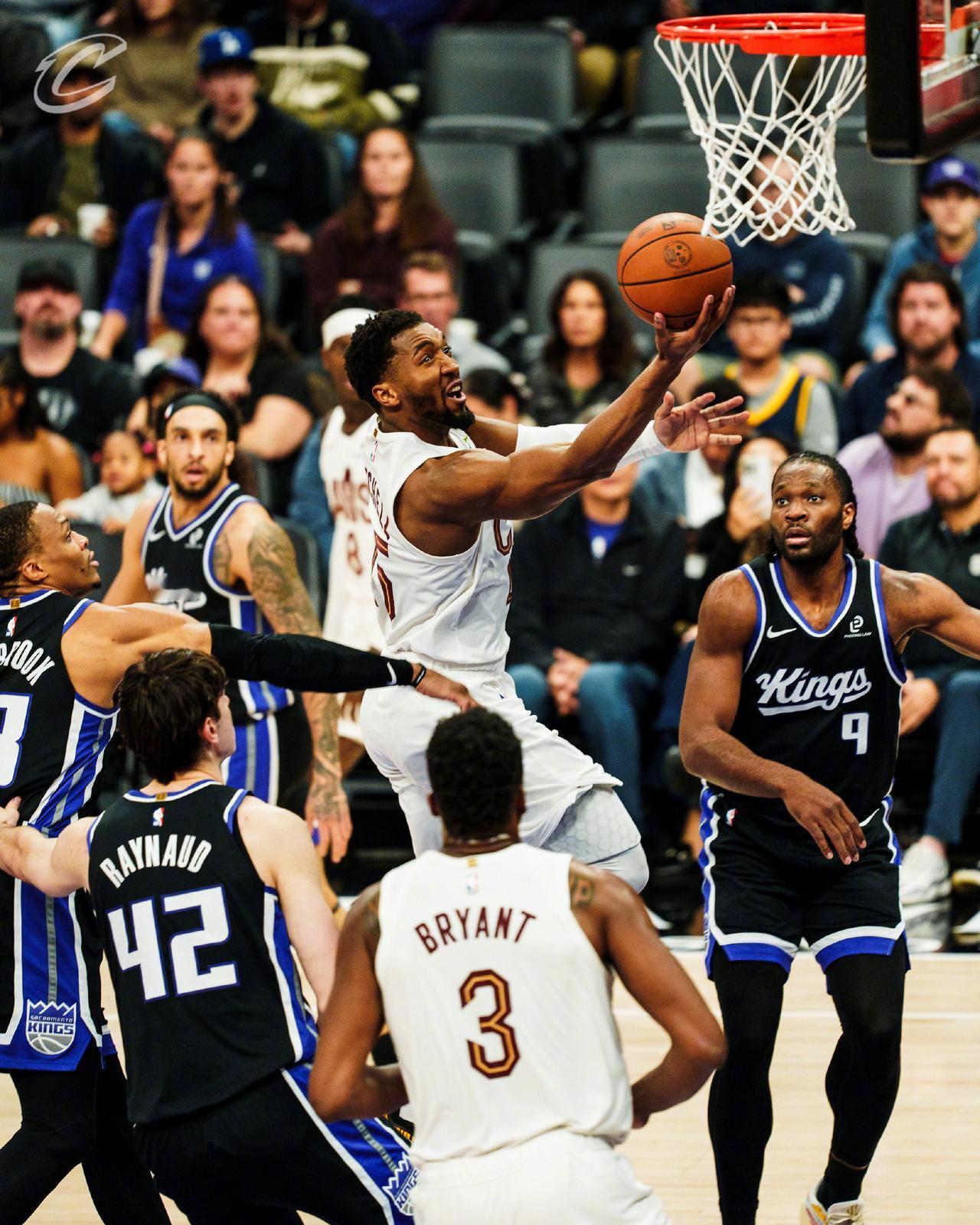 米切尔不愧是“米球王”！比赛观感太猛了，敢打敢突的，关键时刻一点都不手软，各种