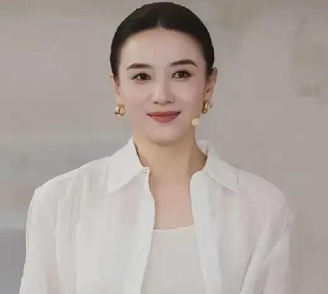连宋佳都亲口承认，自己已经很久没进组拍戏了这话分量不轻，她可是白玉兰、金鸡奖拿到第二轮的演员，搁80