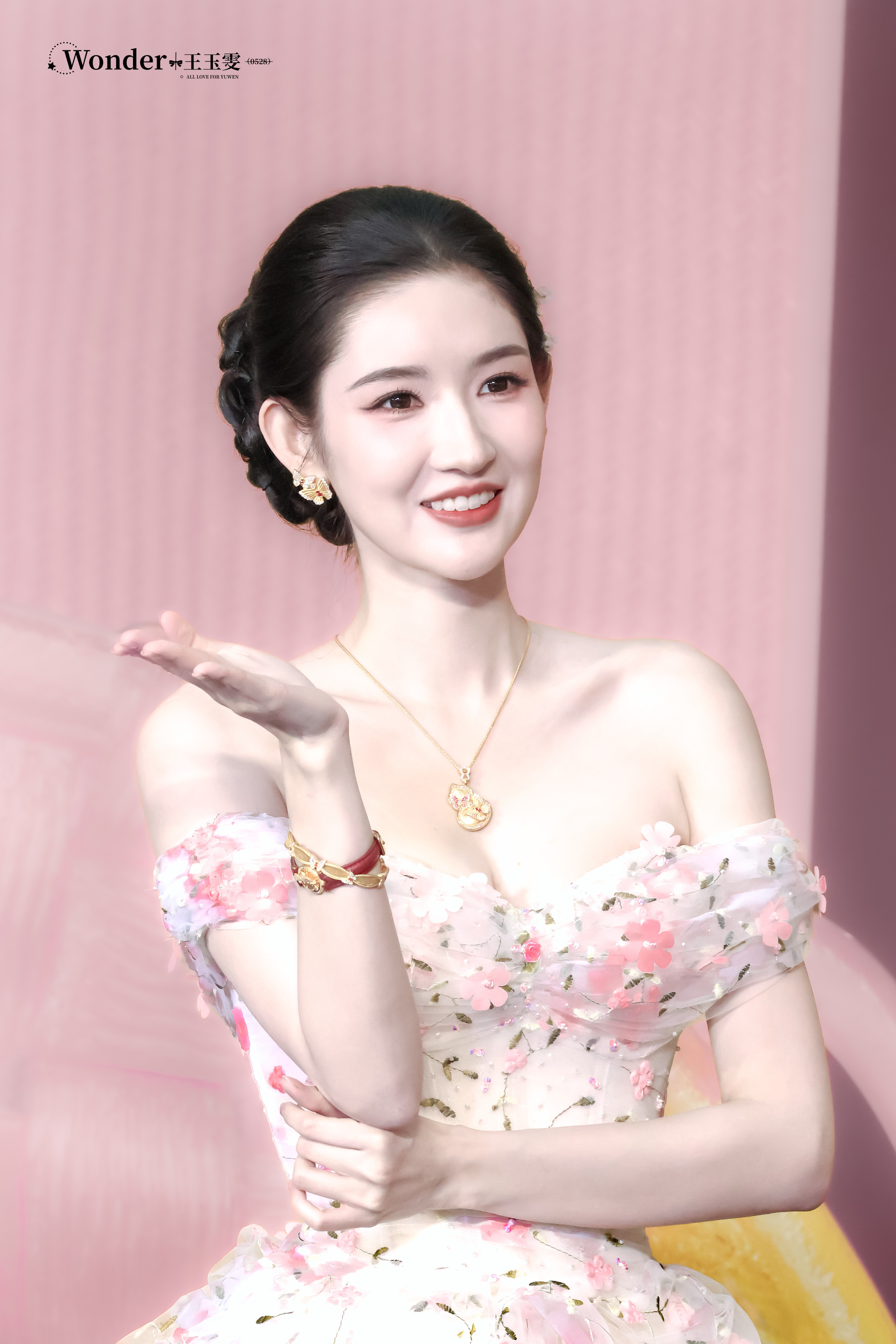 王玉雯性感小露丰满迷人系列
