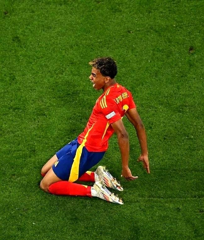 你能想象阿根廷国家队会清除梅西吗？西班牙就敢，他们把亚马尔踢出门了。西班牙国