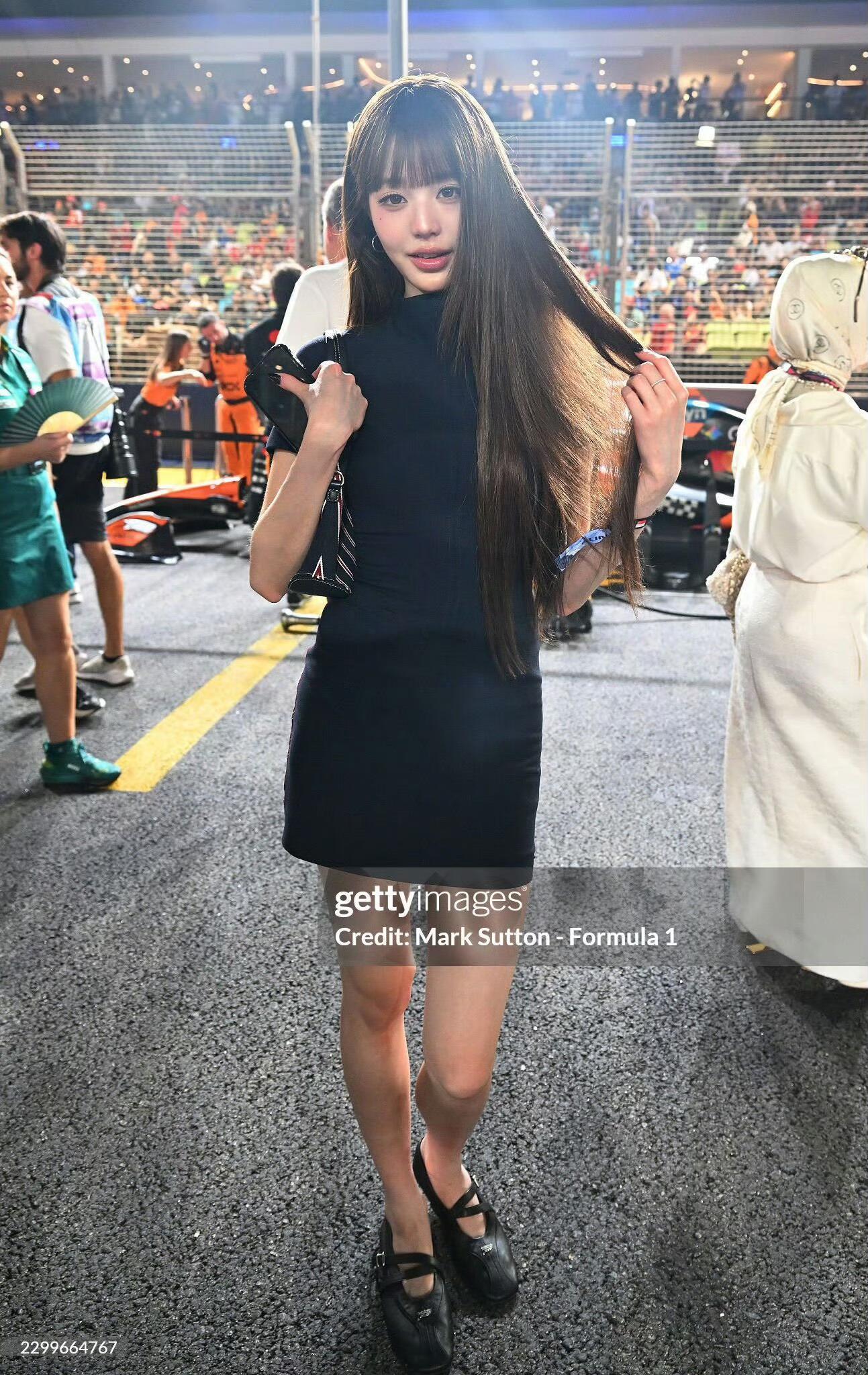 拍张元英的摄影师可以退休了张元英F1赛场生图，p2女神175的身高直接拍成16
