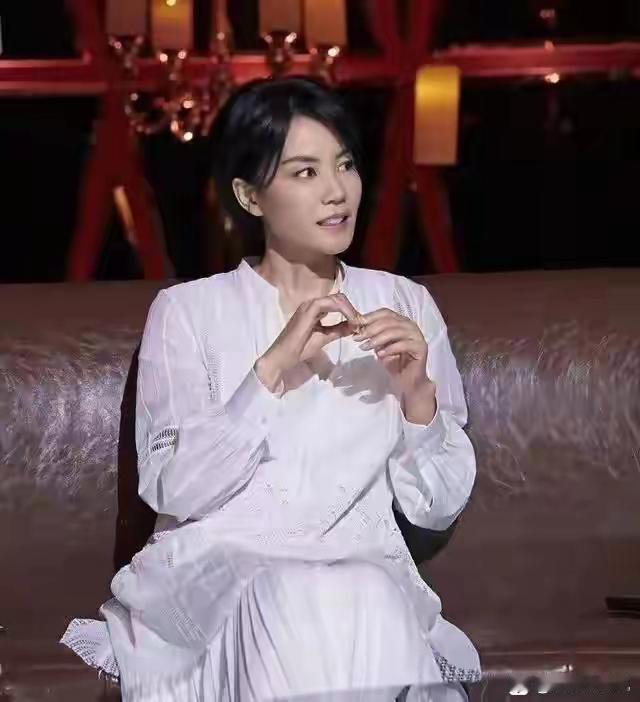 别吹空灵嗓了！王菲最狠的牌，是2000元/㎡抄底北京1997年，唱片公司给她