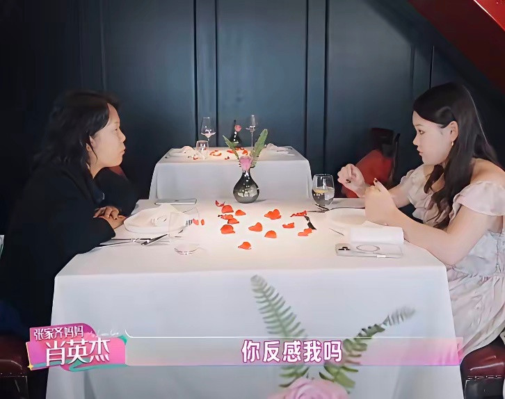 我家那闺女普通的妈对奥运冠军女儿说：我想让你过得更好一些。女儿惊讶的说：我的妈
