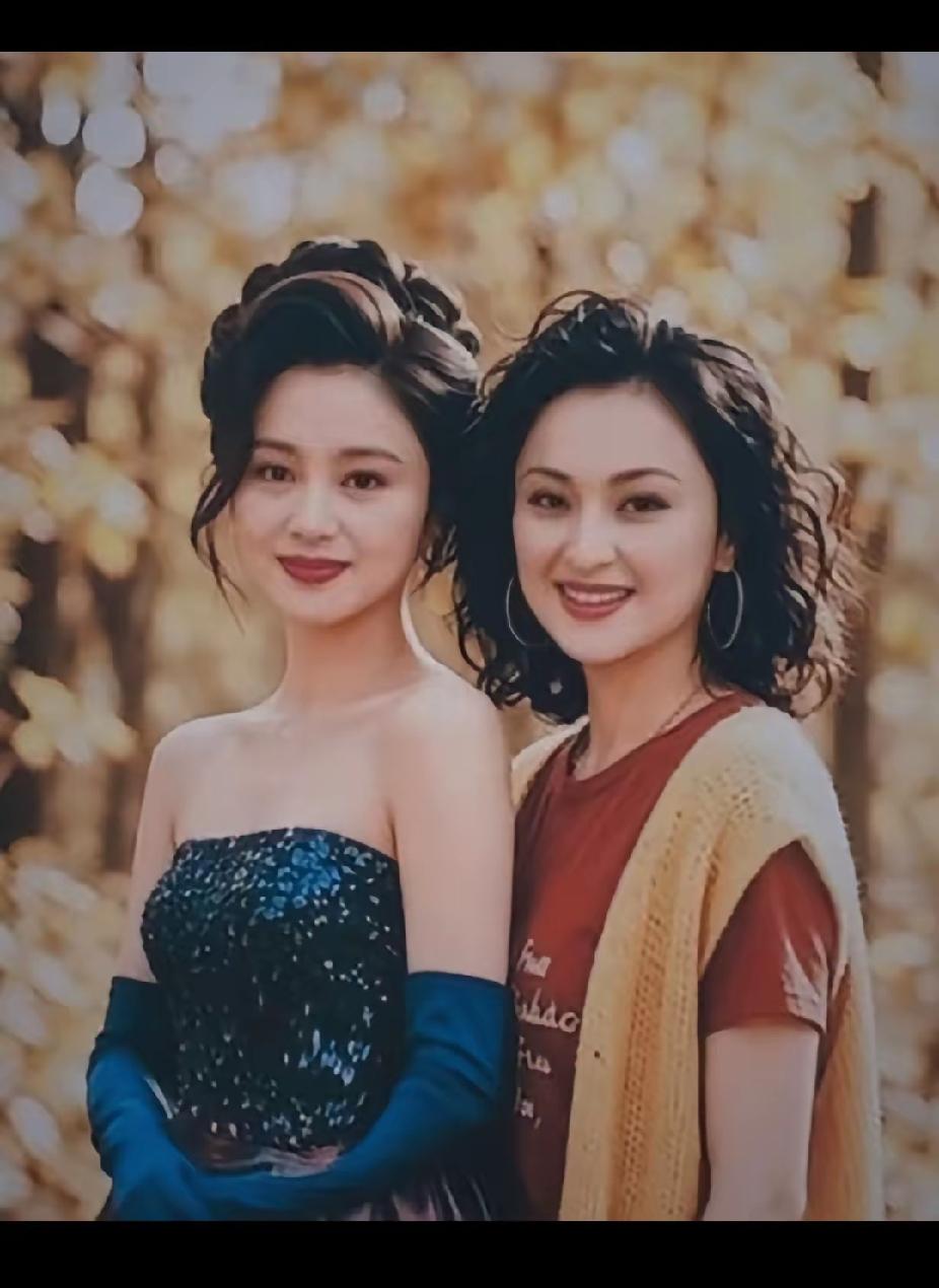 一直好奇，陈红凭什么稳坐大陆第一美人的称号？看完她年轻时的同框旧照瞬间懂了！