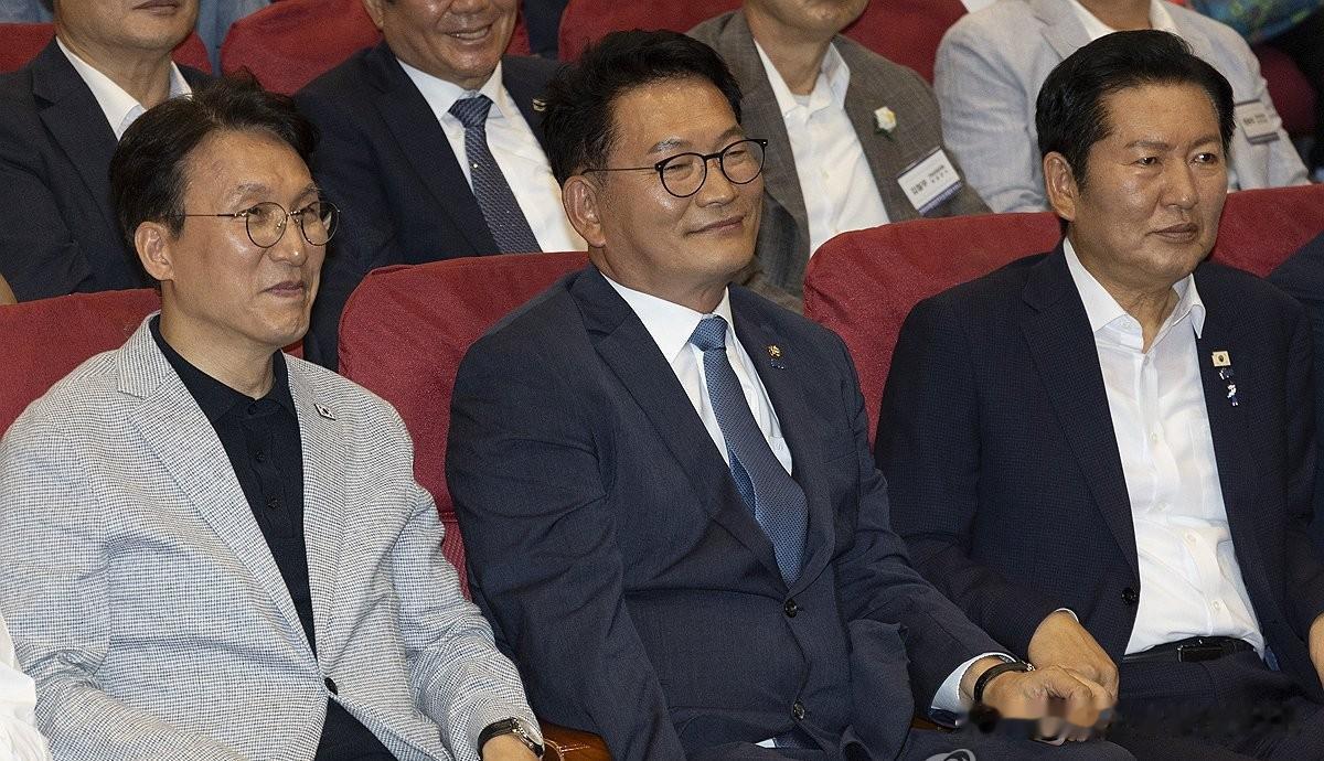 韩共同民主党党内初选白热化，三强比拼，各种派系小动作不断7月19日，距离韩国