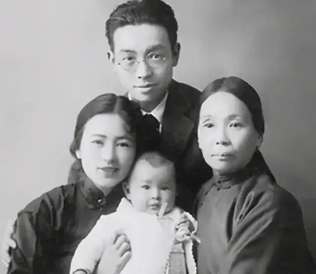 1899年，梁启超把全家人接到了日本。谁也没想到，这个决定不仅改变了梁家的命