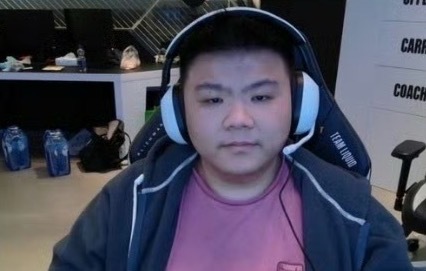 Xinq：之前我带我老婆给她混了一个上海市第一蔡文姬，我是高手，每把玩那个韩信无