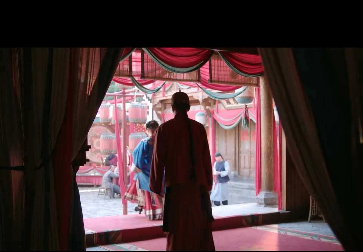 大生意人:是我看错了吗？在电视剧《大生意人》里李纯扮演的苏紫轩，竟然穿着现代女性