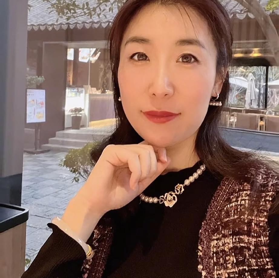 大家发现没？朱女士1件事有些欠考虑了这件事和自己女儿挂钩唐某某和曹某某的