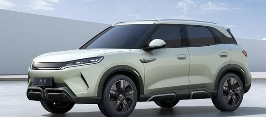比亚迪元UP301km版本，作为一台7万级的低价家用电动车，它把“实用”这两个