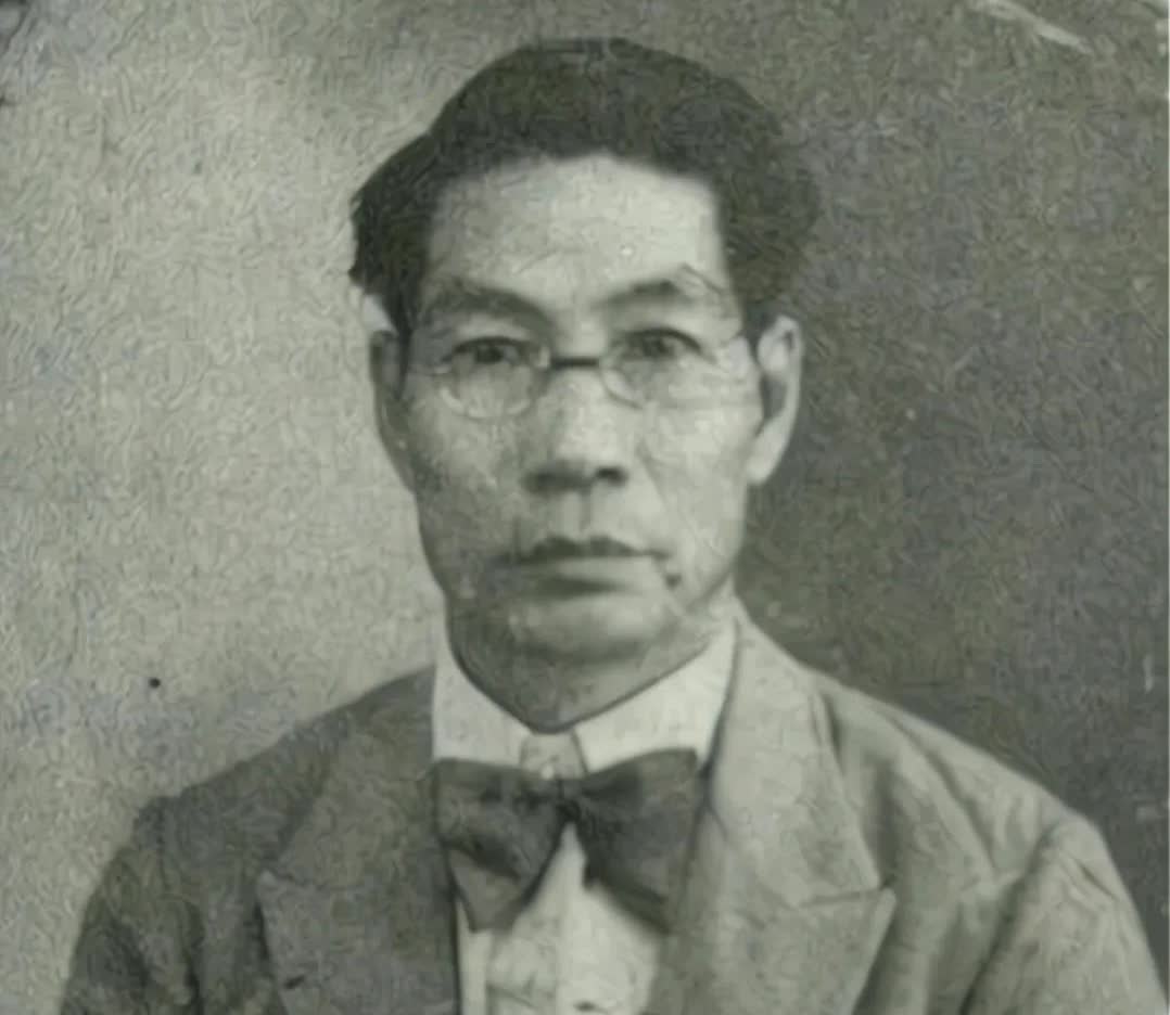 1923年霍东阁决定离开广东精武会去印尼发展精武会事业，以继承父亲霍元甲的遗志，