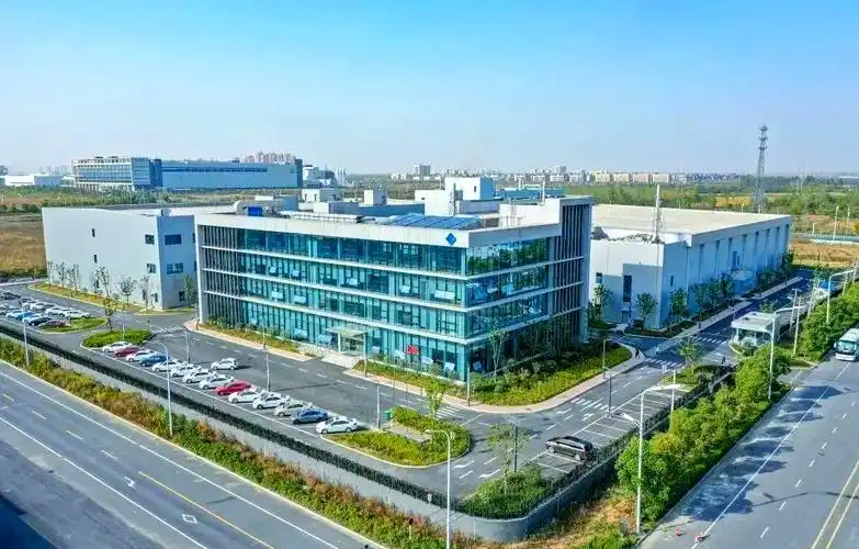 美国算盘稀碎！！！联手荷日封锁存储设备，中国存储产业链反倒全线突围！美方