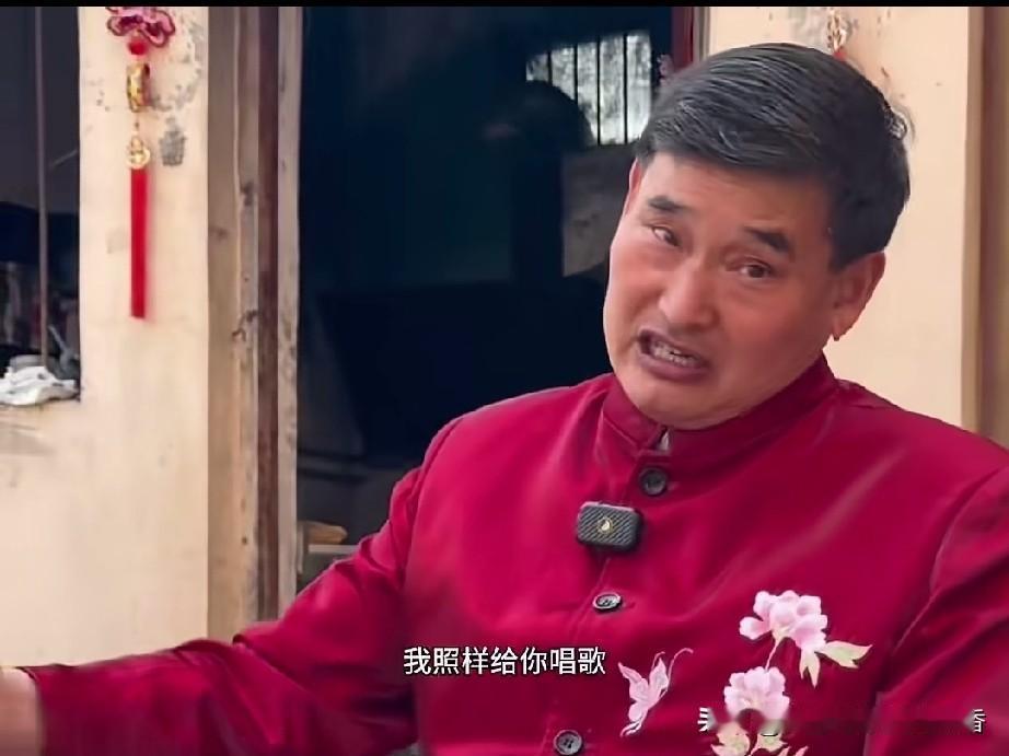 有人采访朱之文说:“朱老师，你成名后接什么样的演出，是只接大舞台的演出还是婚庆这