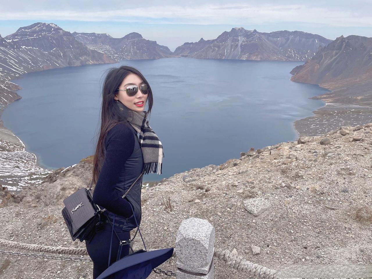 时光轻轻，愿你心有暖阳，无畏风霜。上热门穿搭旅行御姐