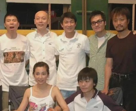 2004年，还是新人的王宝强得到了冯小刚的赏识，出演了“傻根”一角，从此改变了命