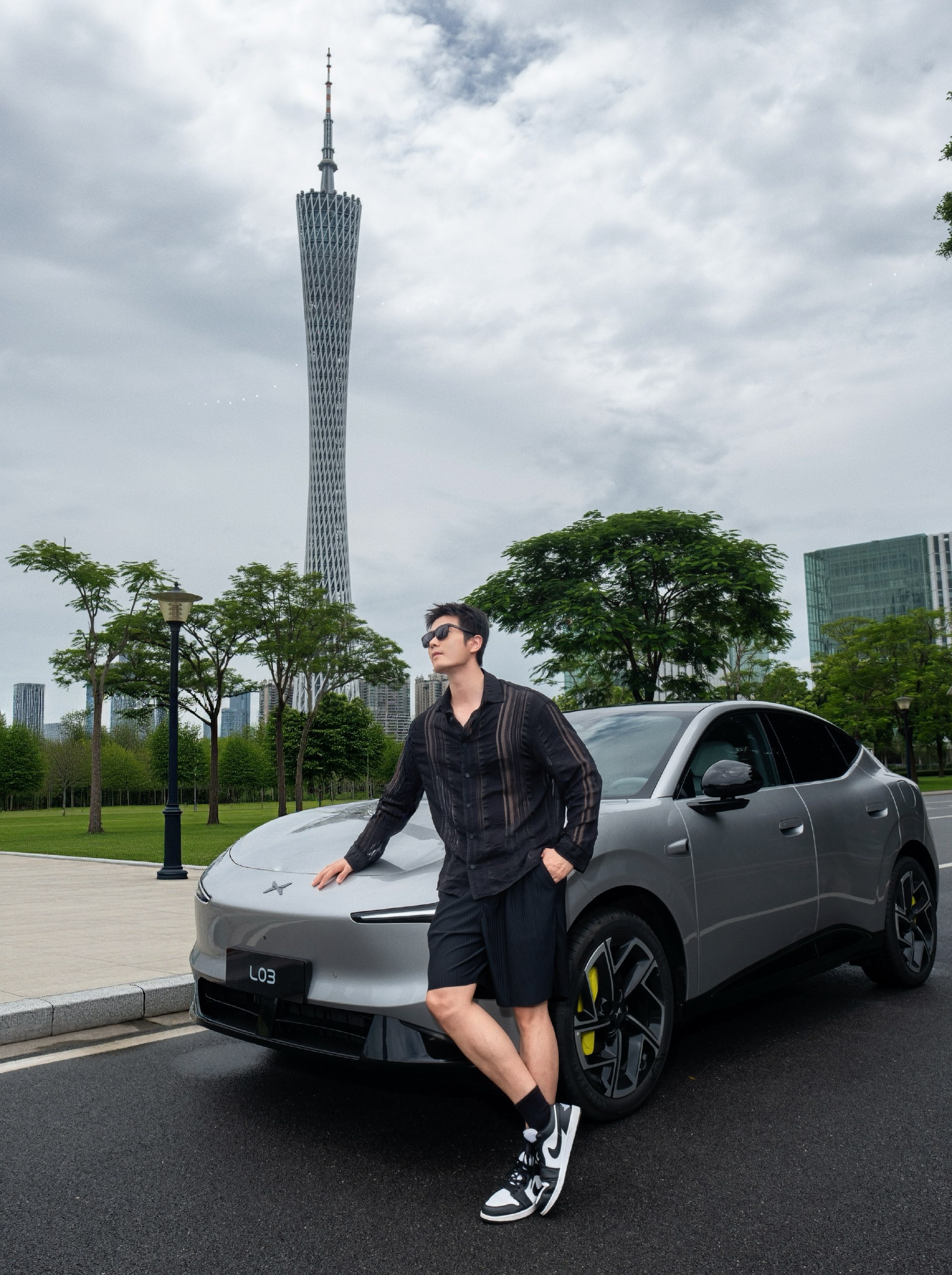 广州街头丨MONA L03和这座城市还挺搭  广州。一直觉得，一座城市...