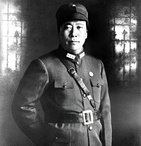张学良晚年评价杨虎城：杨虎城早年是刀客出身，依靠地方武装逐步起家，长期掌控陕西一