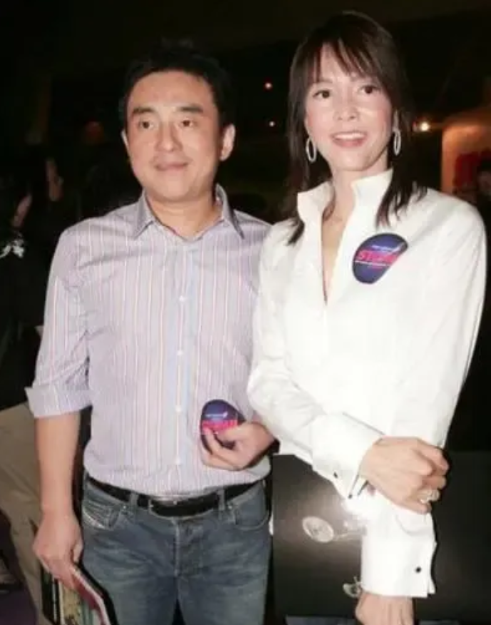 当年，郑裕玲对吕方说：“一只鲍鱼都切不好，<em>咱们离婚吧</em>。吕方二话没说出了门，谁知