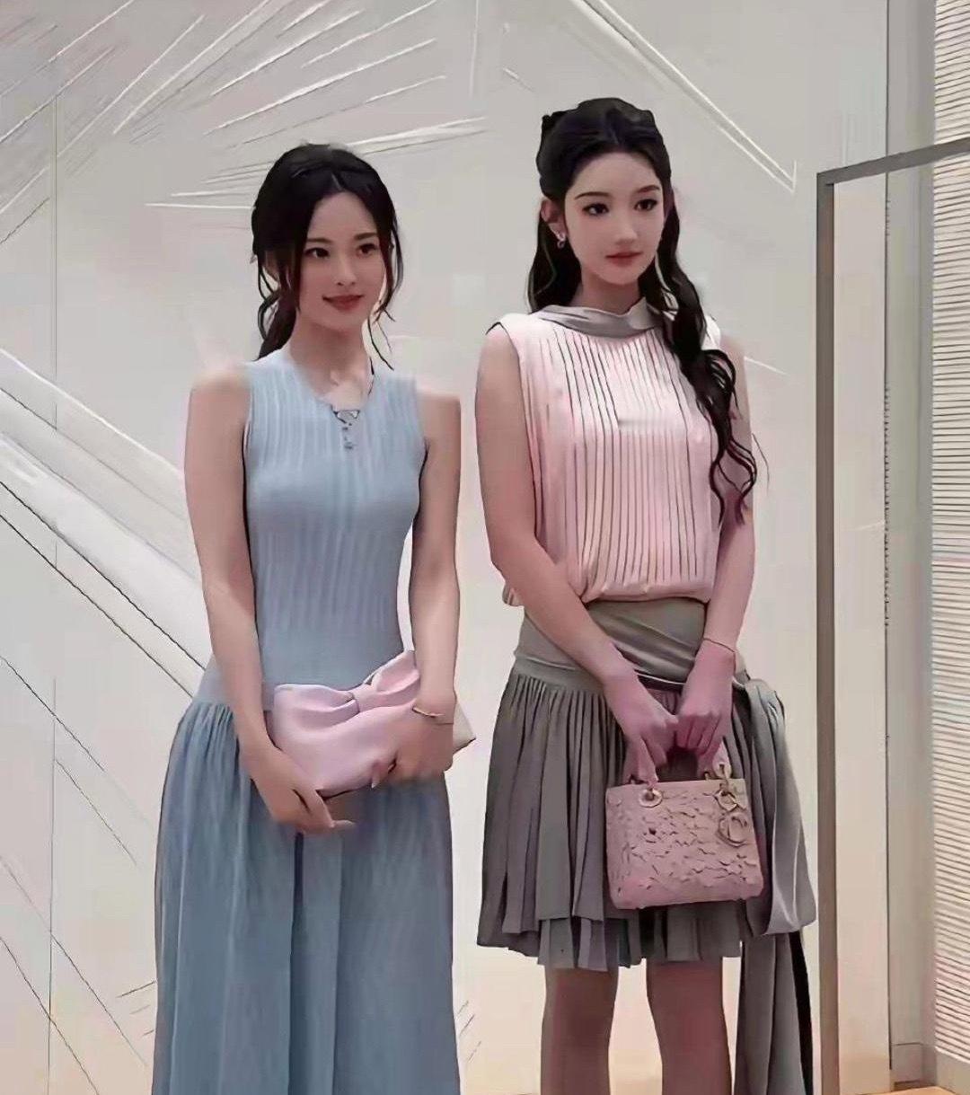 王玉雯和路人一起拍照﻿‏⁠，差距一下就出来了。