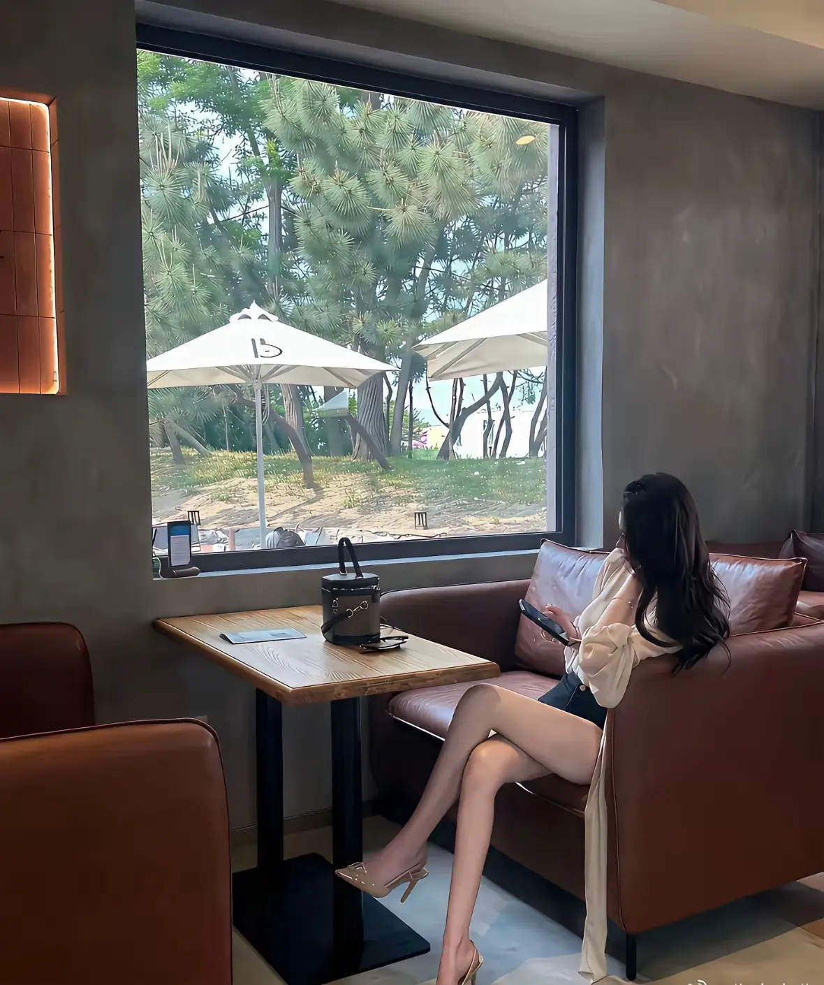 看到一个漂亮女生，去请她喝杯咖啡会怎么样？