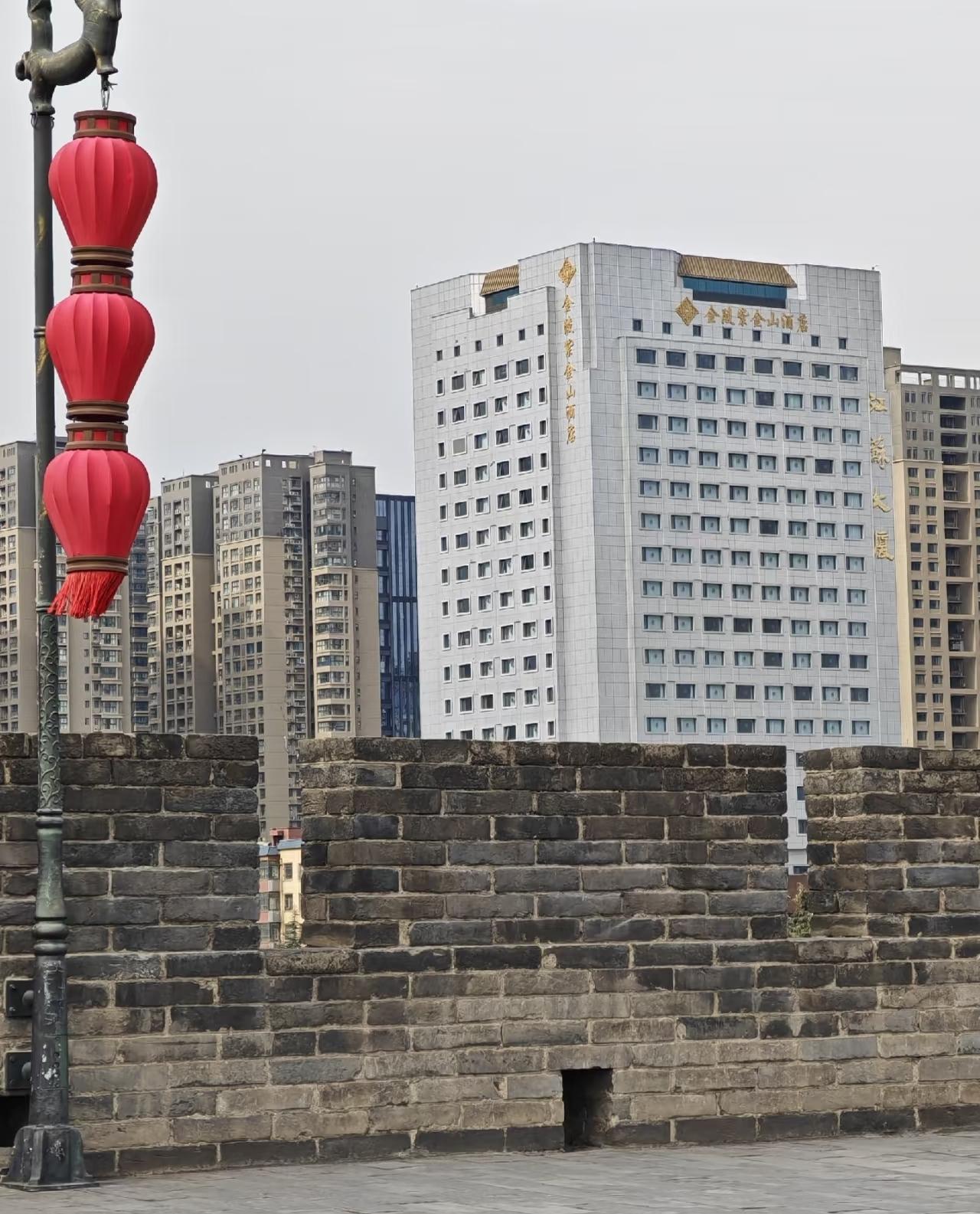 猜猜这是哪个城市？金陵紫金山真的会以为是南京，但是这个灯笼🏮来看我认定它是