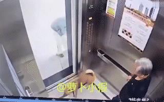 惨不忍睹啊。大爷今天出门也是没看黄历，电梯里被罚看三分钟绞刑。网友近日上传一