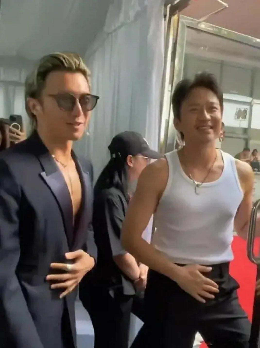 你敢信吗？邓超和谢霆锋站在一起，竟然像隔了一个时代