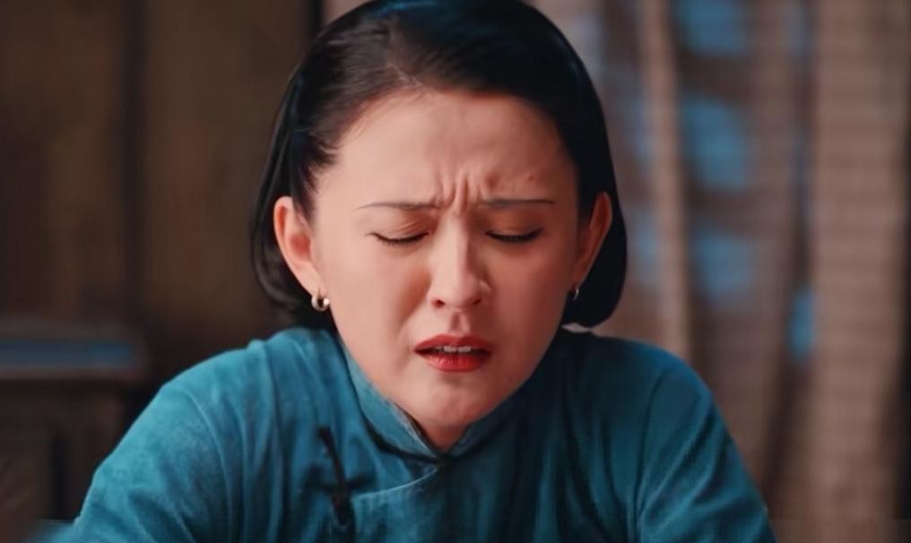 《灼灼韶华》当韶华从报纸上看到三寿帮被灭的消息时，她顿时嚎啕大哭，她一直以来悬着