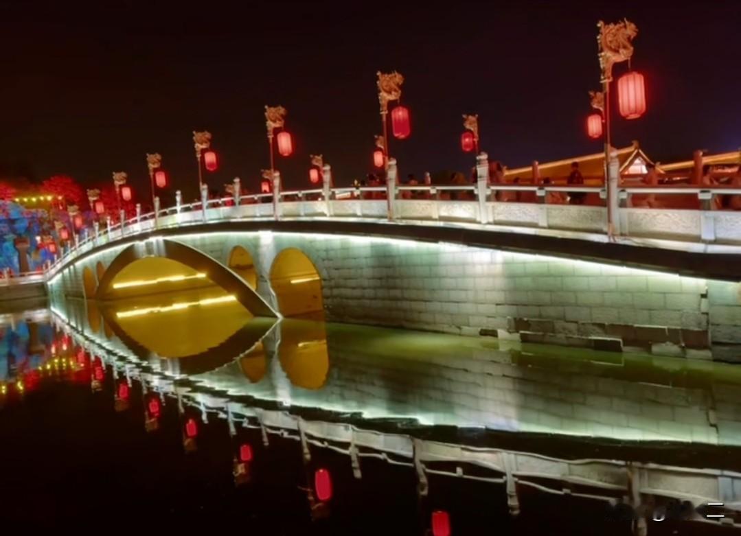 被朋友镜头下的大唐芙蓉园夜景深深惊艳到了！每一张照片都仿佛是从千年前的长安夜