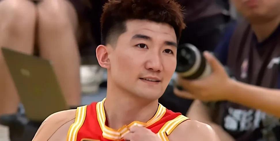 广厦男篮G1这一场有点浪，看看他们和北京男篮的特点广厦男篮是投准投顺了弹无虚发