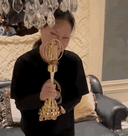 S一家还在耿耿于怀吗？这波操作真让人看不懂了!众所周知，小S金钟奖获奖感言说要