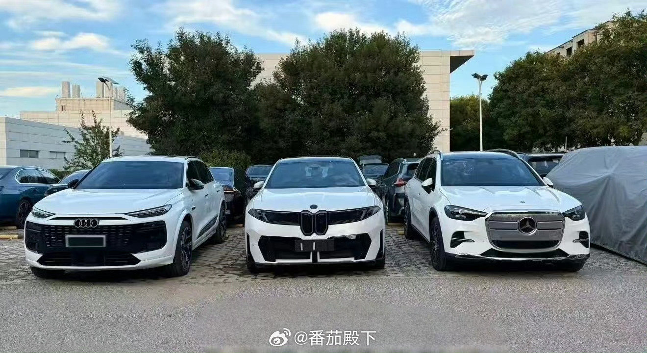 奥迪宝马奔驰……这设计哪家强？[大笑][大笑][大笑]​
