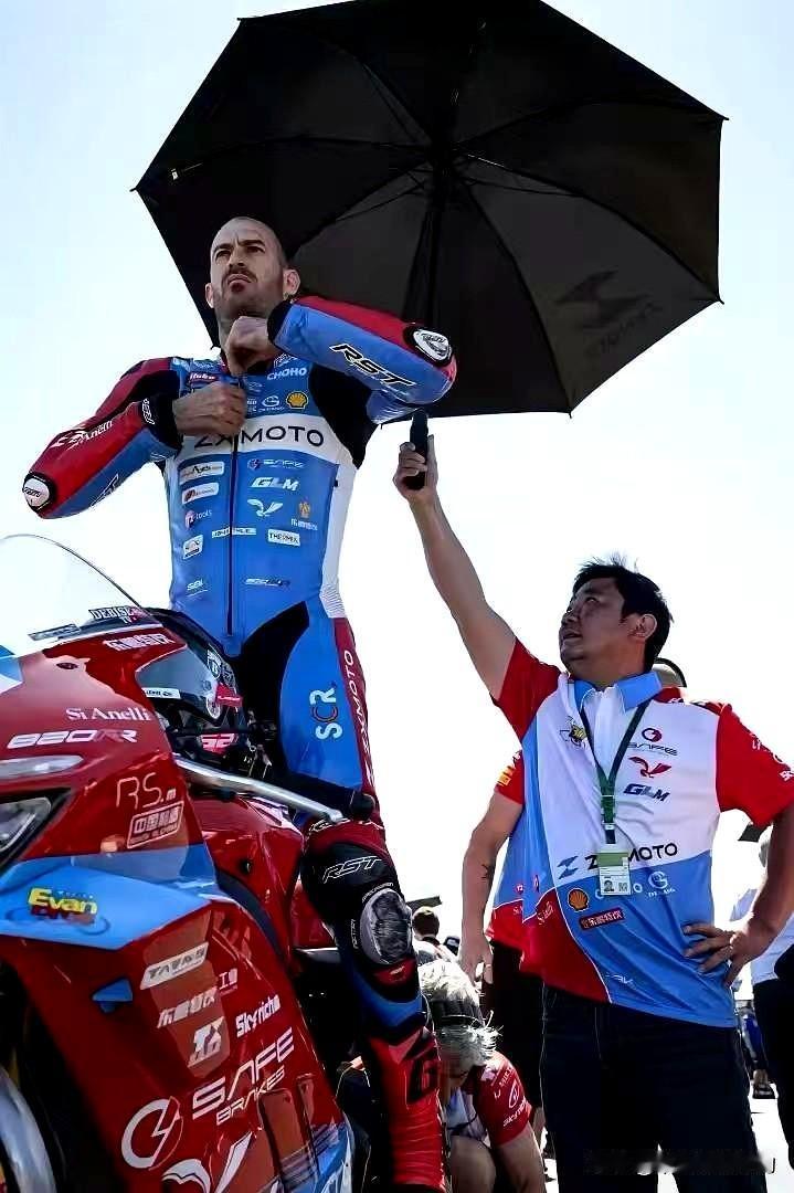 瓦伦丁这事儿，看得我真是心潮澎湃！雅马哈你说你图啥？非得在张雪正缺人的时候