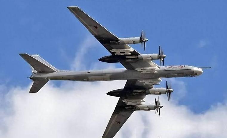 图-95MS急速直坠，落地前急向空中开火，清空弹夹！一架俄罗斯图-95MS战略
