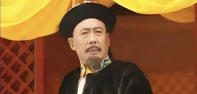 康熙坐稳龙椅后，想起姚启圣的儿子姚仪还在民间，就派人去请他。姚仪遵从父亲嘱托，不