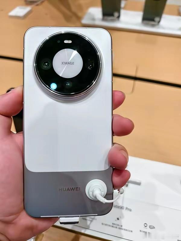 mate90狠狠地砸到了美国人的脸上，它向全世界宣告，卡中国人脖子的时代彻底结束
