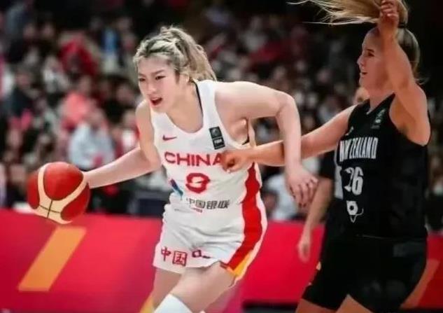 宫鲁鸣够意思了，女篮国家集训队9号、14号空位以待，用意很清楚，等条件成熟后号码