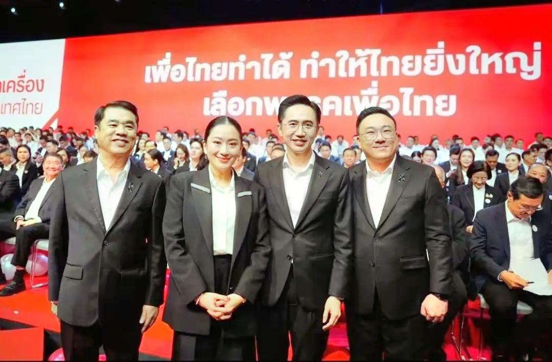 佩通坦虽然说退出了政坛，但还是为了为泰党忙前忙后。12月25日，在圣诞节这天