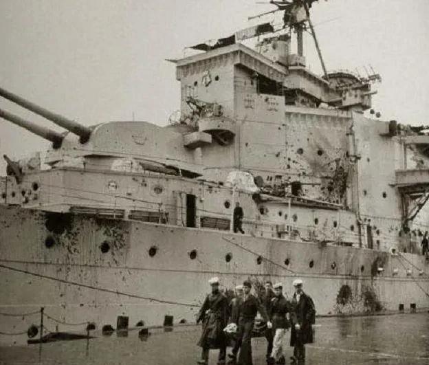 在紫石英号事件中，赶来撑场子的伦敦号重巡洋舰直接被解放军炮兵用日制75毫米野炮和