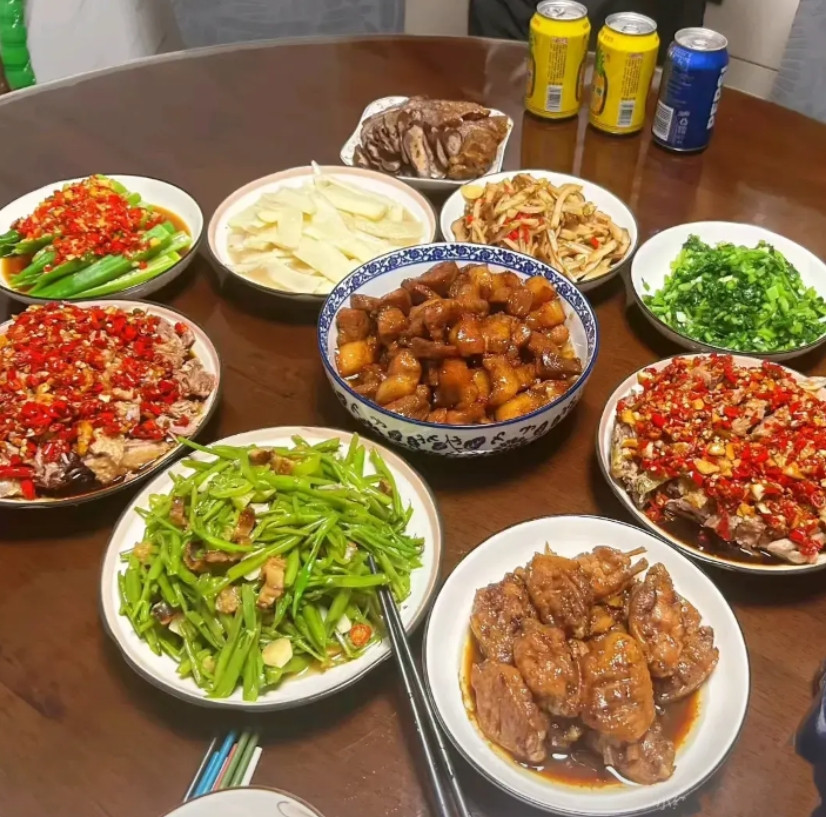你喜欢哪一桌的饭菜？