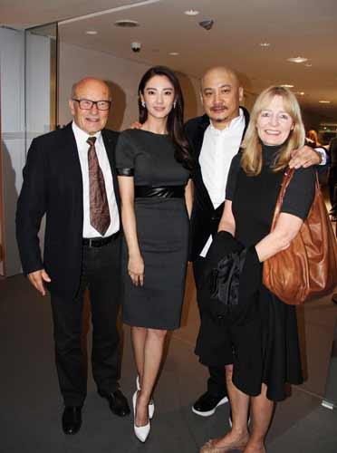 当年张雨绮可真漂亮，家有美娇妻的王全安却还不满足，他去嫖娼被抓。难怪那时网友都为