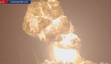 马斯克的星舰第10次试飞，点火就爆炸，现场火光冲天，不知道这算不算“成功的失败”