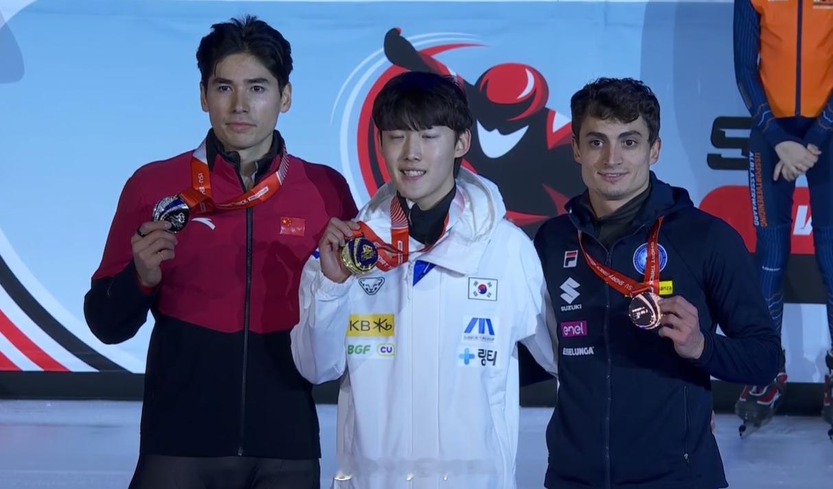 【短道世巡赛男子1000米刘少昂摘银】短道速滑世界巡回赛刘少昂世巡赛1000米摘